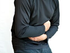 dor abdominal como síntoma de parasitos no corpo